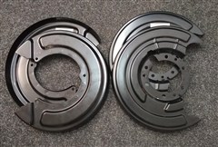 Krycí štíty kotoučových brzd Nissan Patrol Y61, GU4