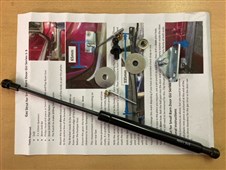 Plynová vzpěra zadních dveří Nissan Patrol Y61