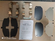 Originální set brzdového hardware pro zadní třmen Nissan Patrol Y60