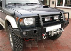 Přední pevnostní nárazník s bullbarem do široké verze Mitsubishi Pajero II (91-99) Přední pevnostní nárazník s bullbarem do široké verze Mitsubishi Pajero II (91-99)