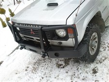Přední pevnostní nárazník Mitsubishi Pajero I