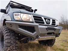 Přední pevnostní nárazník Nissan Patrol Y61 Přední pevnostní nárazník Nissan Patrol Y61