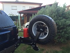 Držák rezervního kola pro pevnostní nárazník Jeep Grand Cherokee WJ (98-04)