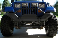 Přední pevnostní nárazník Smittybilt XRC Rock Crawler Jeep Wrangler YJ (87-96)