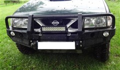Přední pevnostní nárazník Nissan Terrano II R20 (03-07)