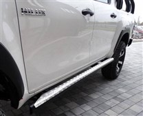 Nášlapy Toyota Hilux Revo (16-)